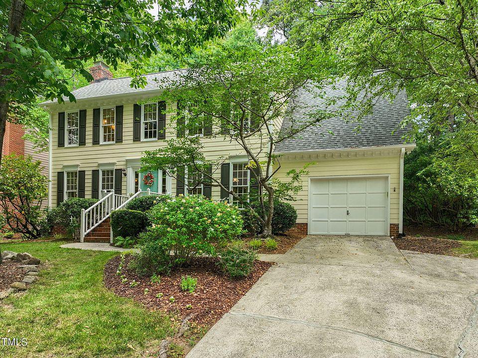 Durham Concrete builds and installs driveway 