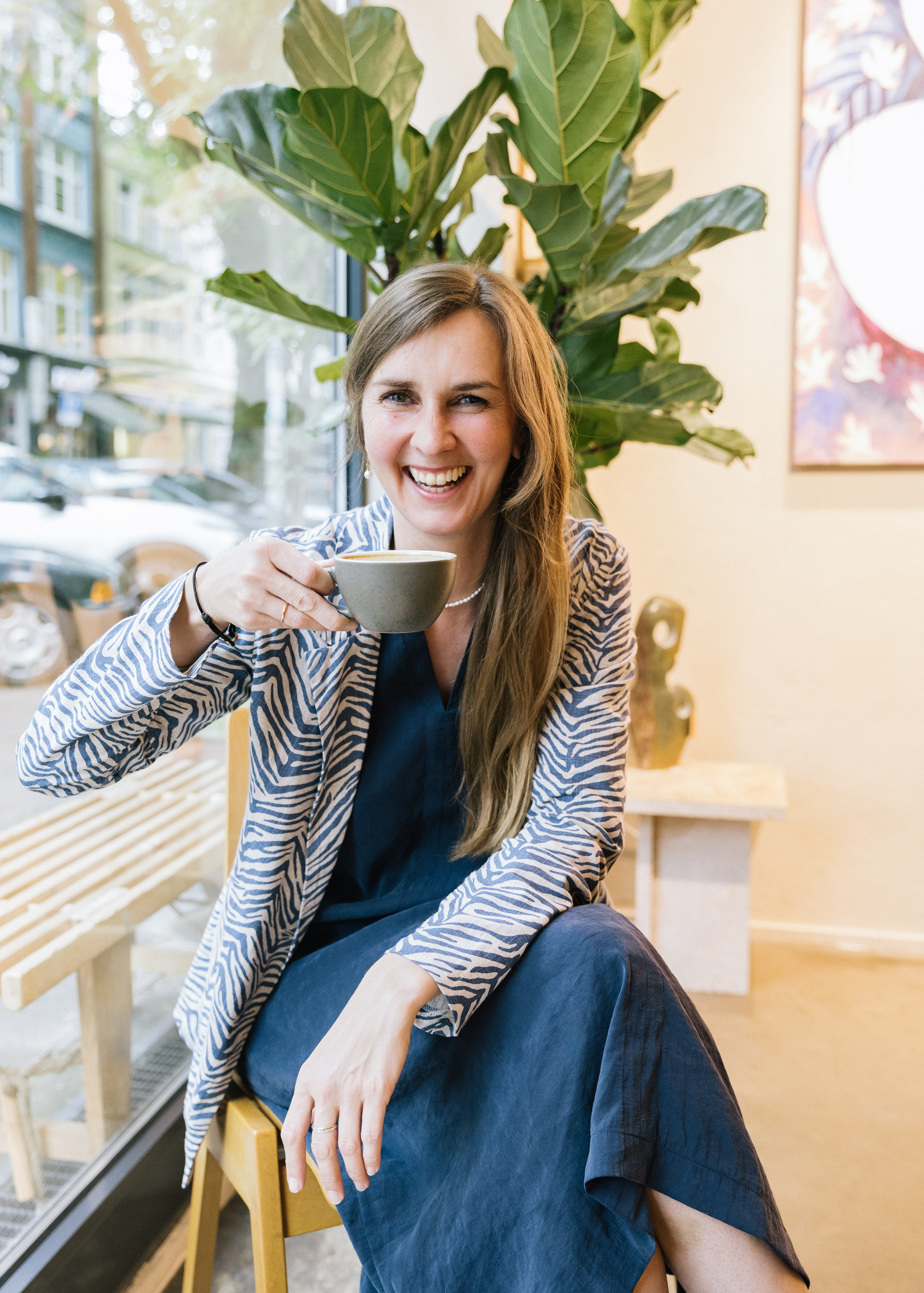 Julia ist Coach für ganzheitliche Ausrichtung, Karriereentwicklung und Stressregulation