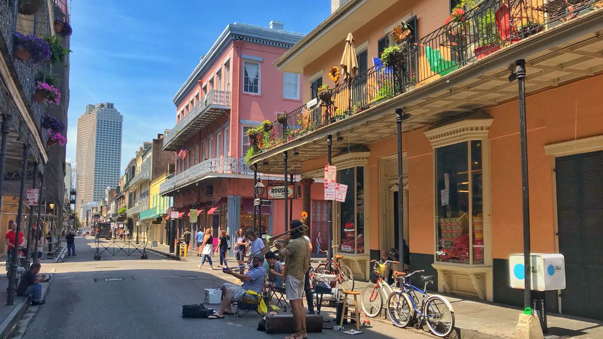 Eco-Friendly Car Rentals in New Orleans: Green Options for City and Suburban Travel 🌿🚗 (Fuhrer Fleets Rentals, New Orleans, LA)