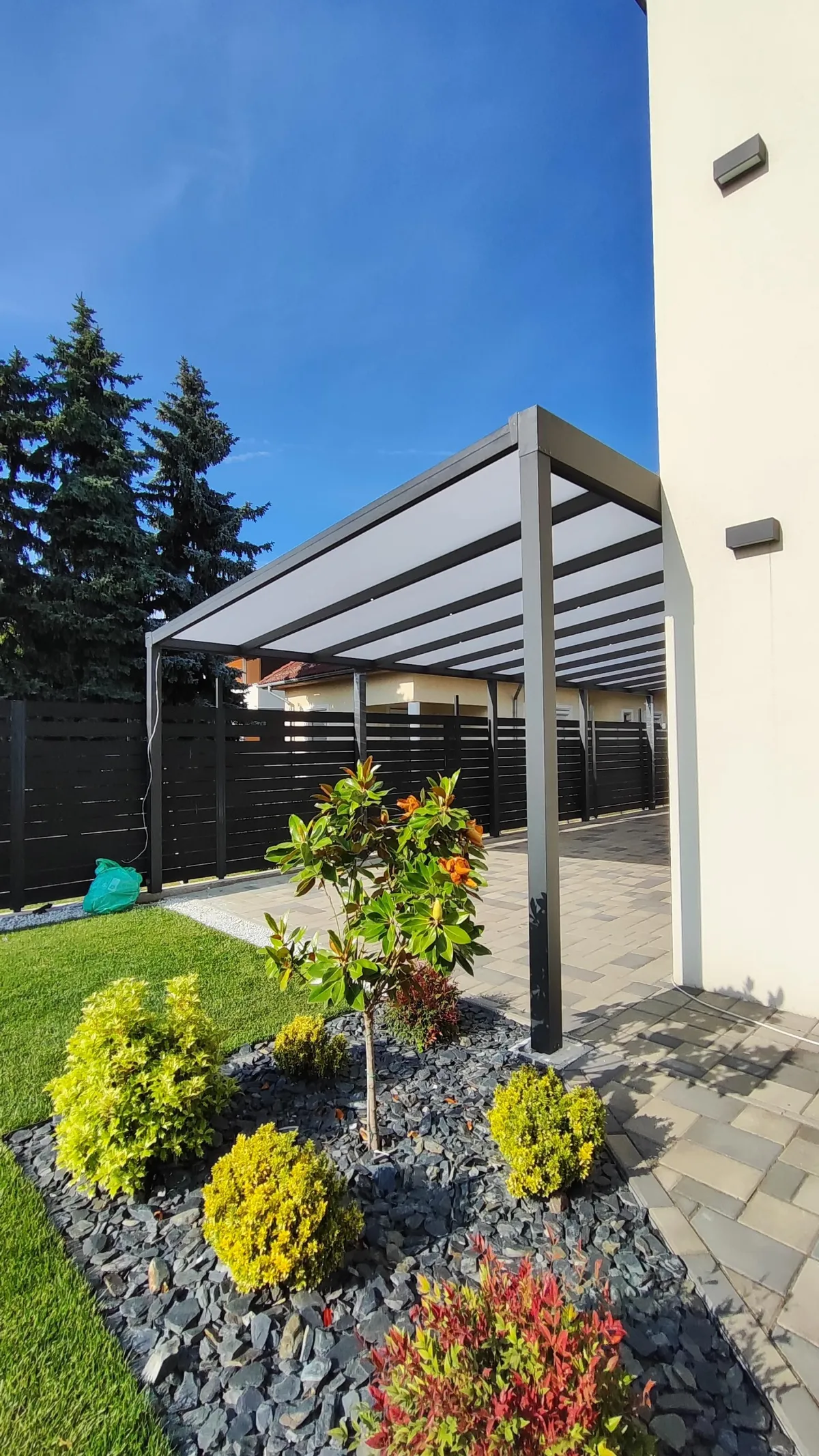 Kocsibeálló előtető, Debrecen