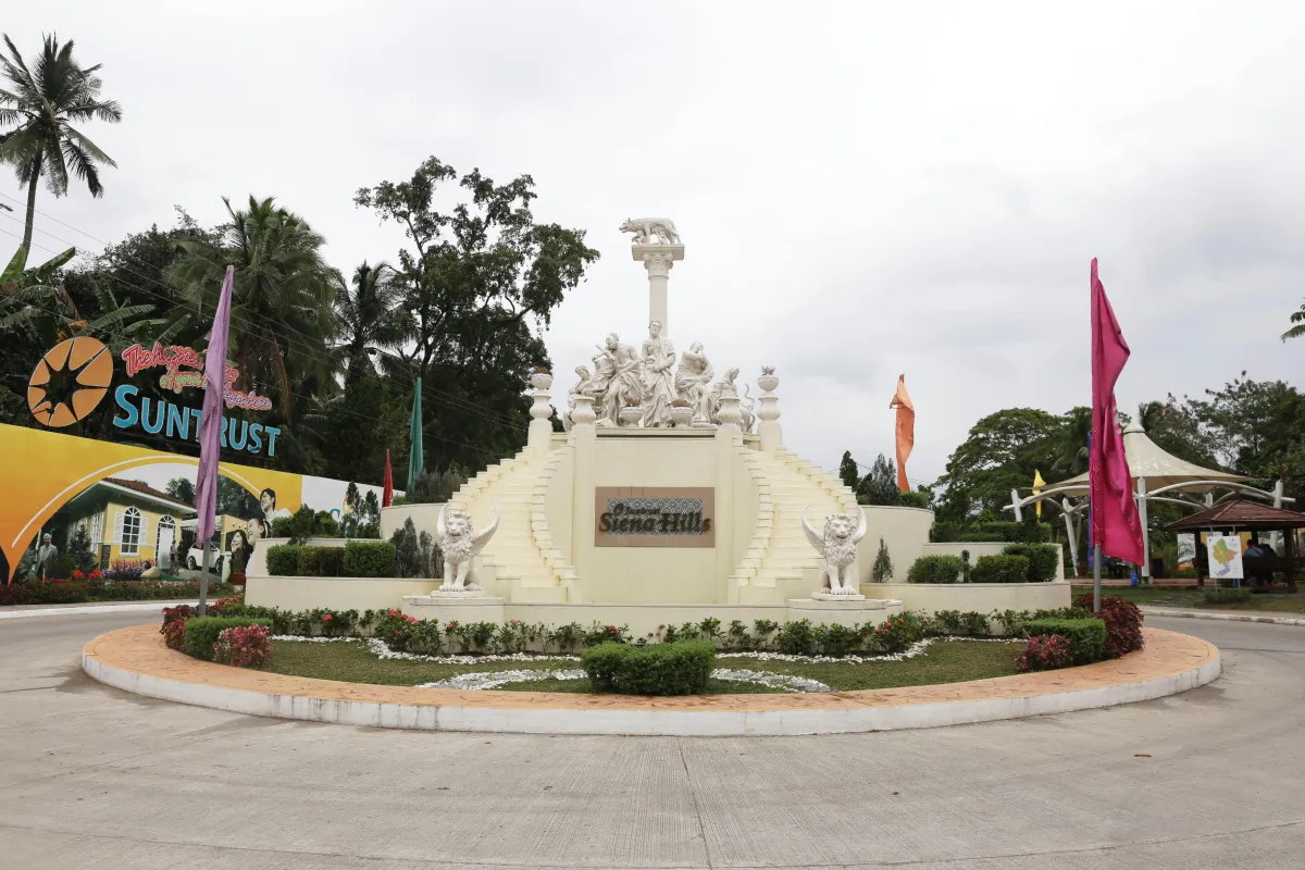 Suntrust Siena Hills Entrance