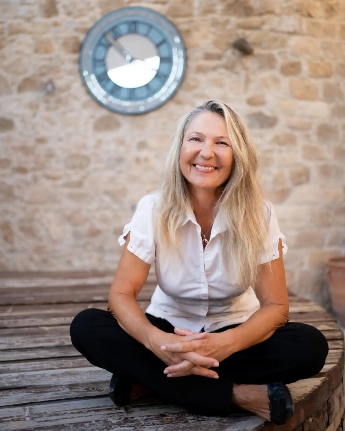 image of an English confidence coach helping adults speak English