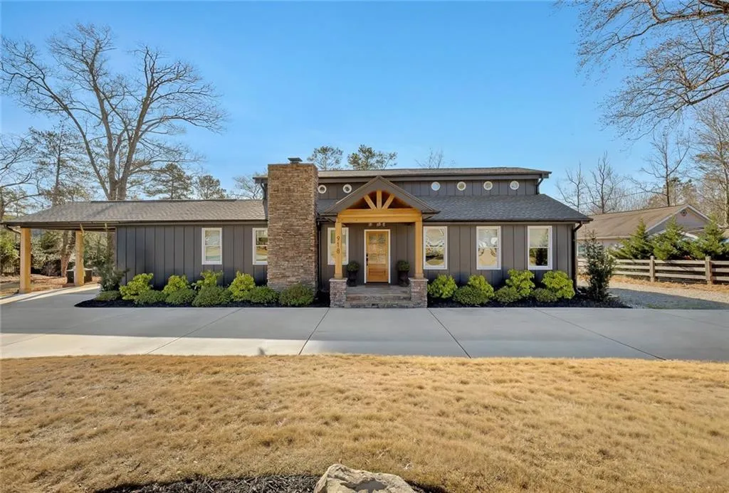 Renovated lake home  on Lake Allatoona