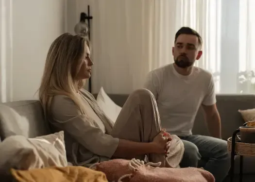 Why She Pulls Away When You Reach for Her (Emotional & Physical Disconnect Explained)