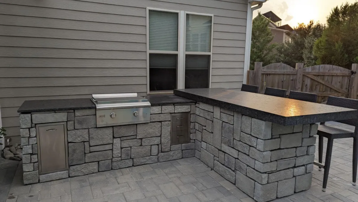 Outdoor kitchen, hardscape install