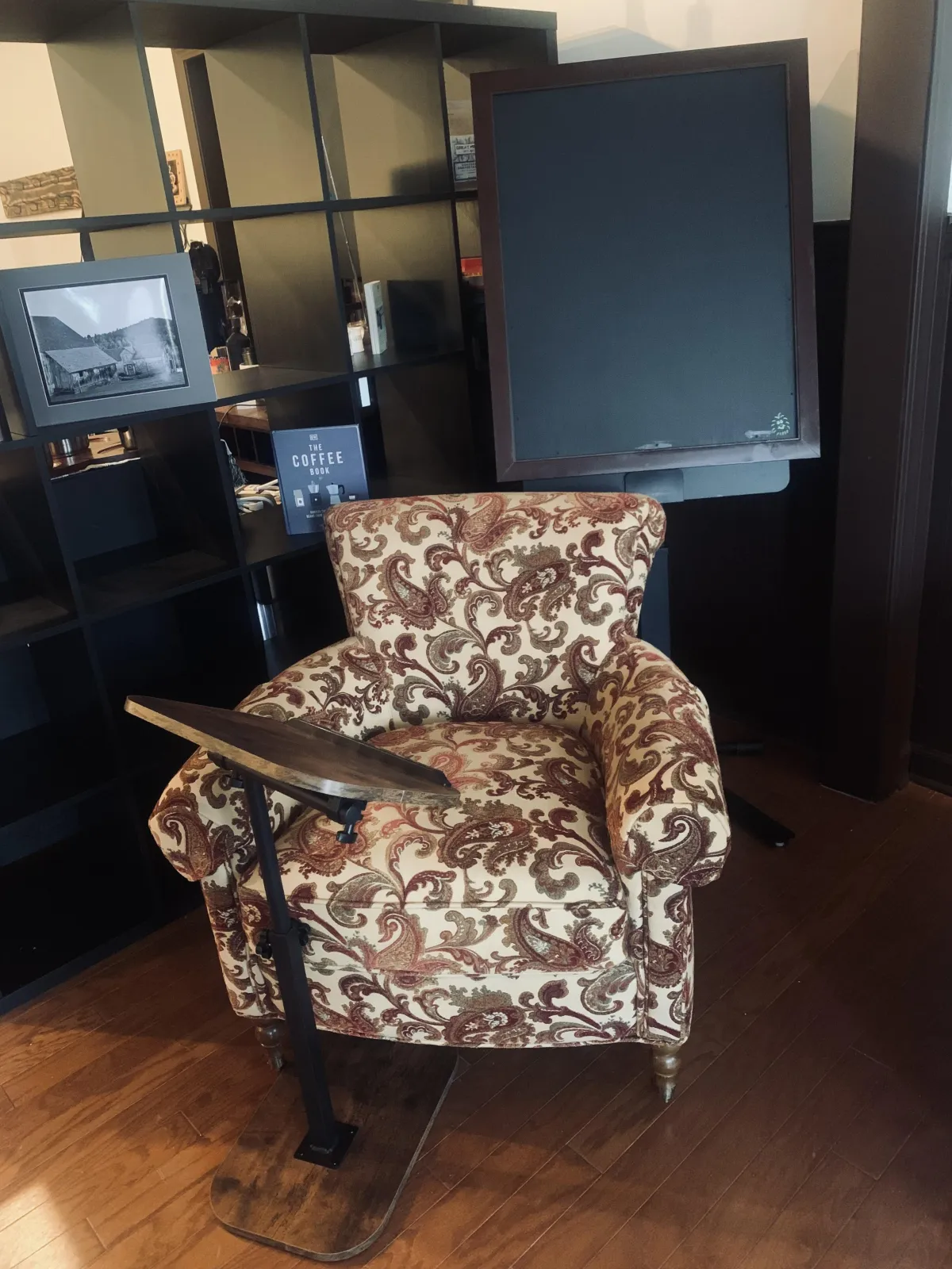 Space for rent by the day with wi-fi, coffee, tea, cozy chairs, desks, and artwork in Litchfield, CT
