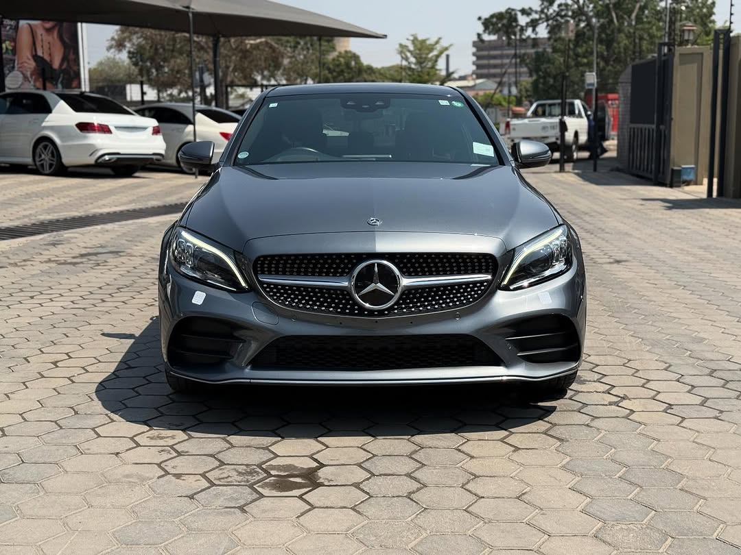 Mercedes Benz S400d luxury sedan for sale in Zambia