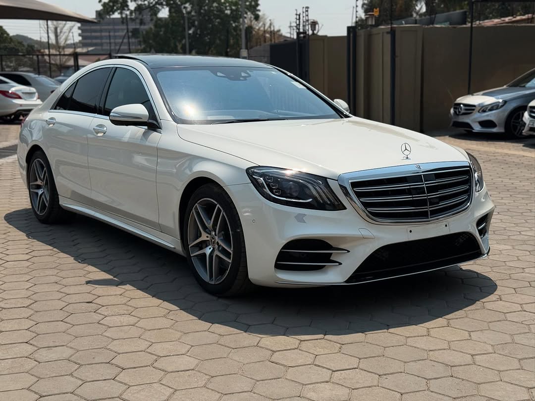 Mercedes Benz S400d luxury sedan for sale in Zambia