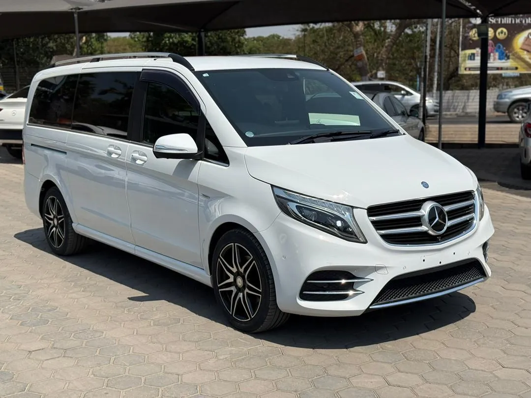 Mercedes Benz S400d luxury sedan for sale in Zambia