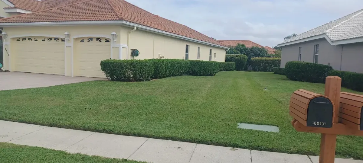 Lawn Mowing in Sarasota And Surrounding Areas