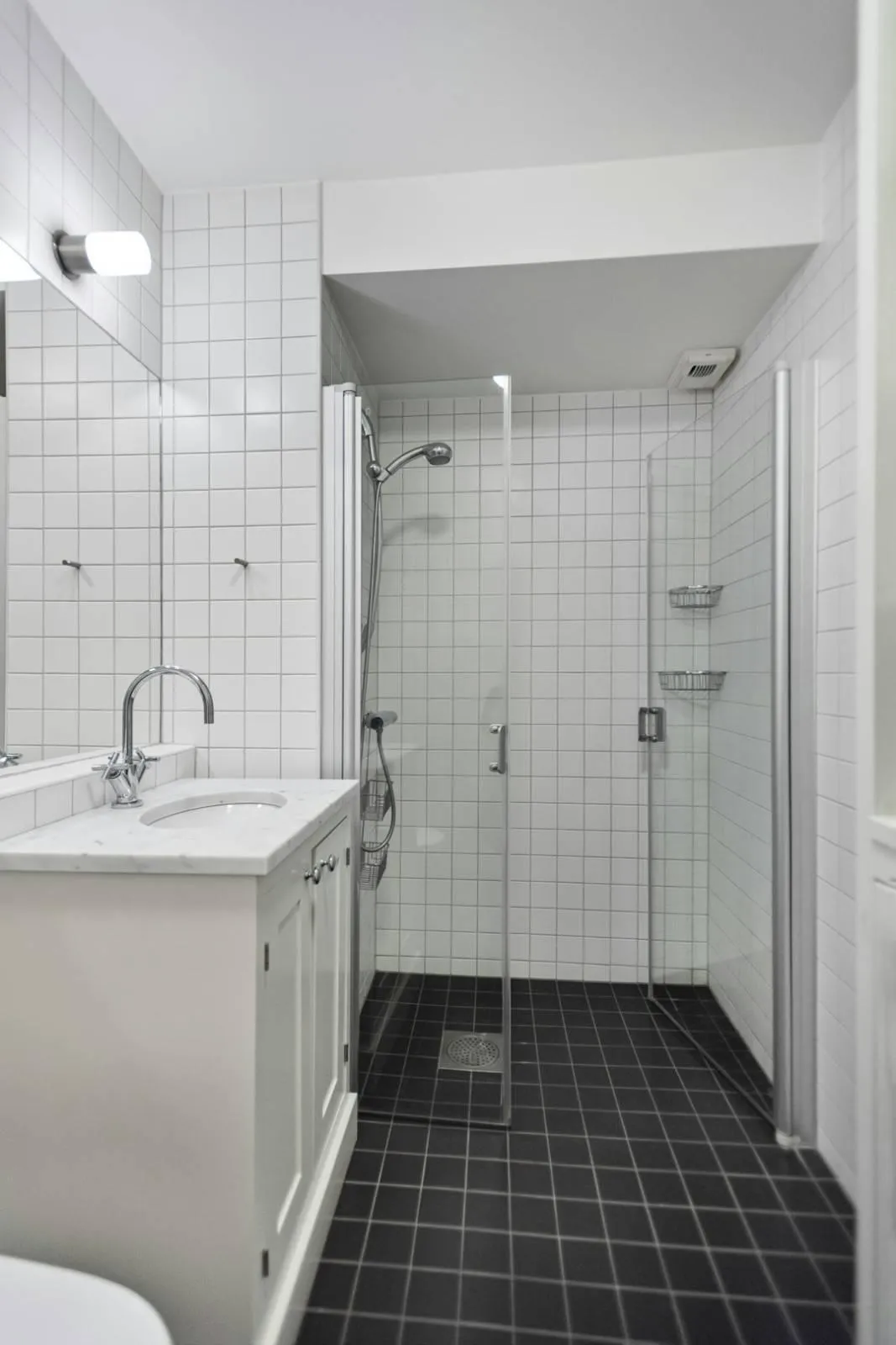 compact-bathroom-remodel