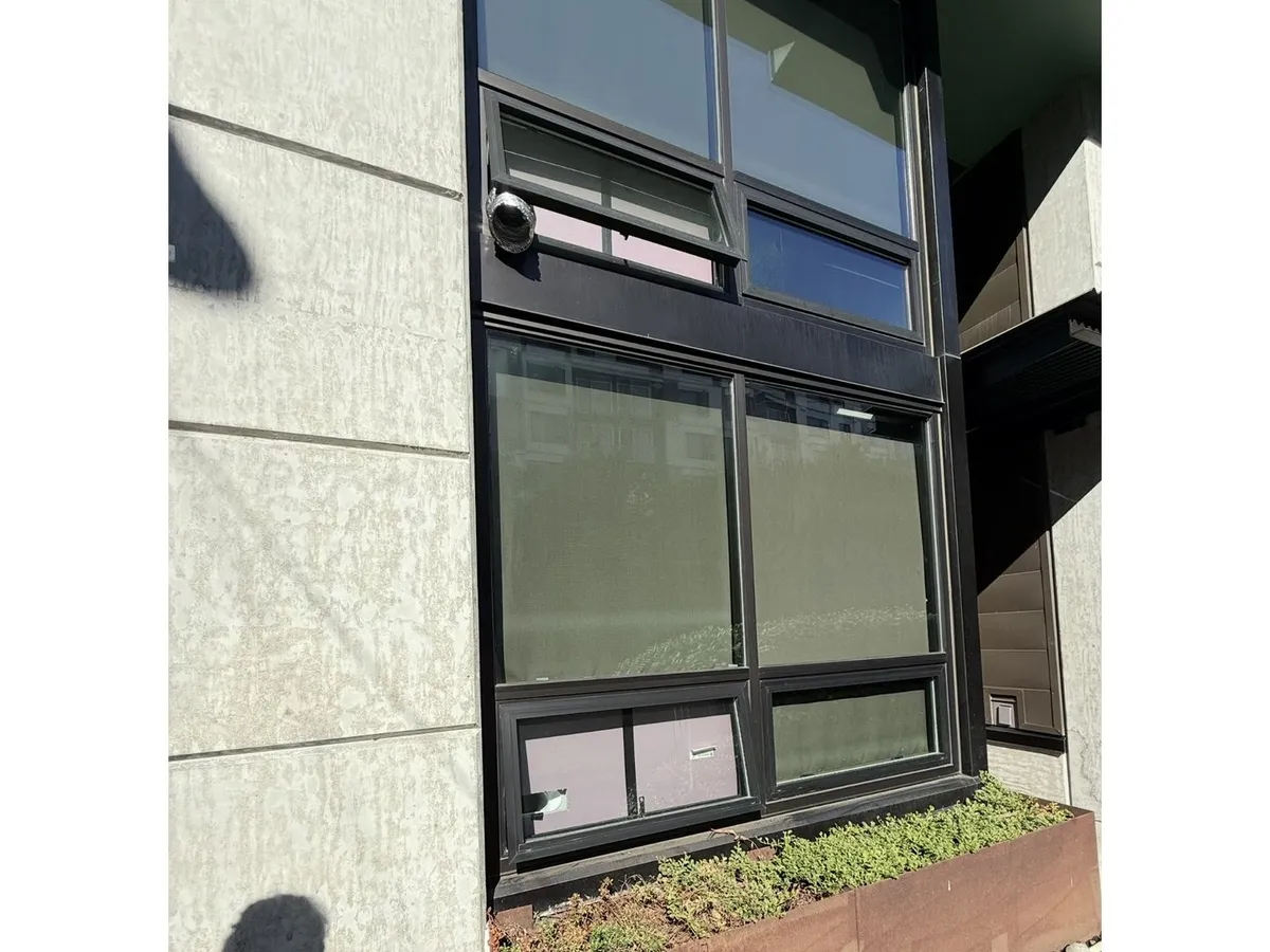 AC port window panel for portable AC units