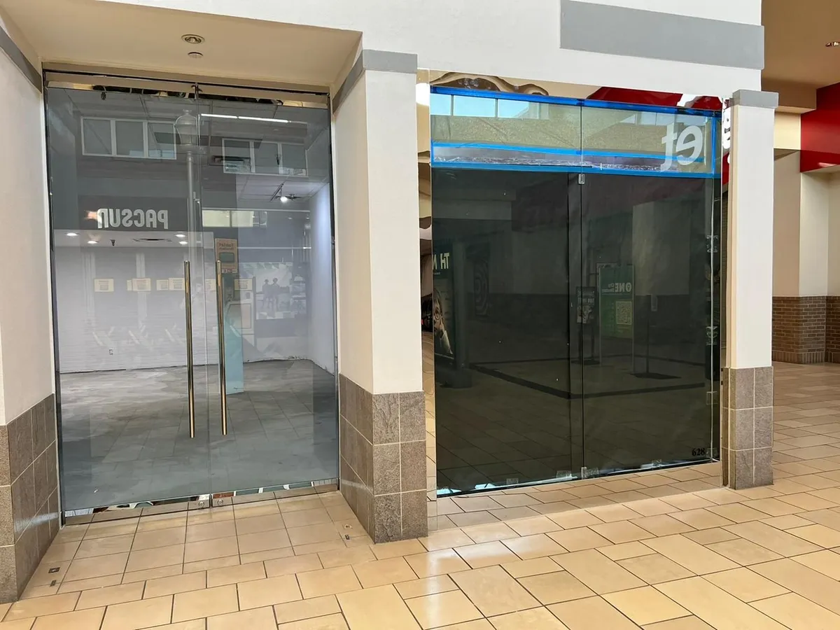 Herculite glass storefront doors in a shopping center