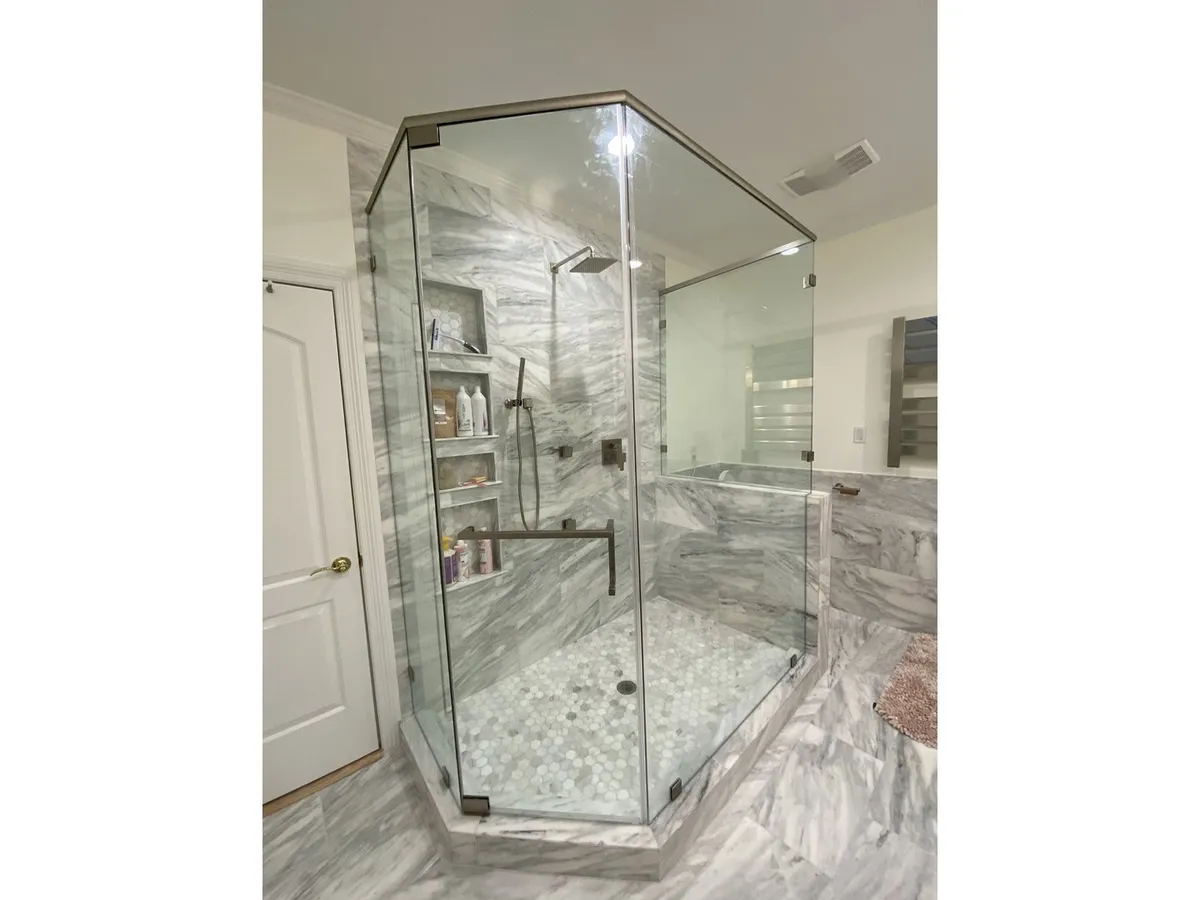Neo-angle frameless shower enclosure