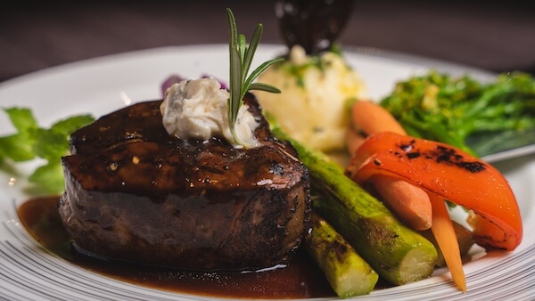 Steak with grilled vegetables