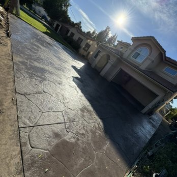 Before and after tree stump removal showing clean, leveled yard by Mundo Landscaping in Tucson, AZ.