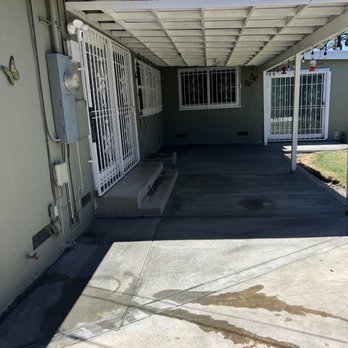 Gray block privacy wall constructed by Mundo Landscaping in Tucson, AZ — strong, clean, and long-lasting masonry installation.