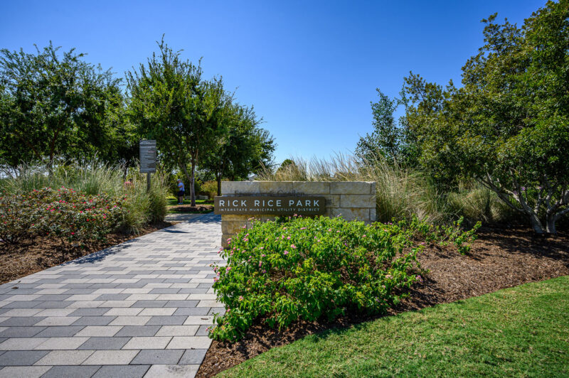 The last year has given us all an opportunity to see how valuable and useful our outdoor spaces really are. As we spend more time at home and expand our living and work areas to accommodate a new shift in lifestyle, our outdoor environments can become an exciting and beautiful extension of our indoor living space.