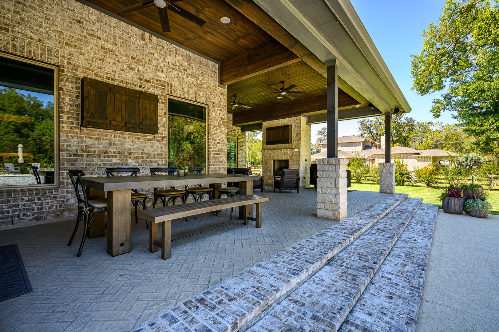 It’s time to live outside the box with a custom pergola or outdoor living area!