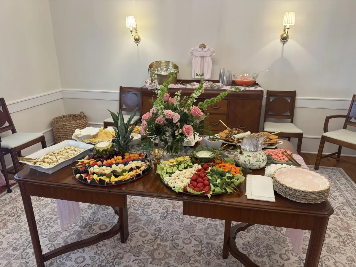 A traditional dining room with a wooden oval table