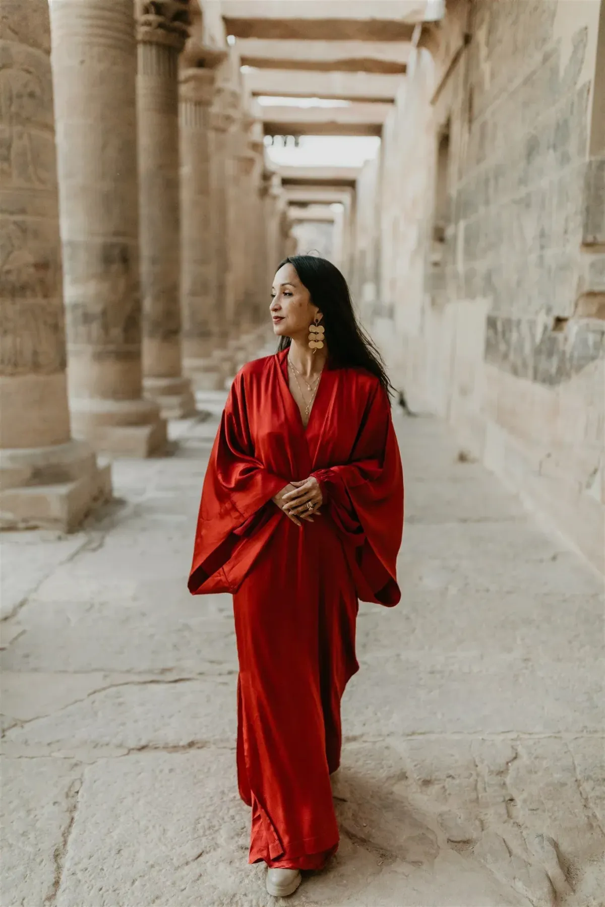 Aria Tau facilitating an intimate gathering of women