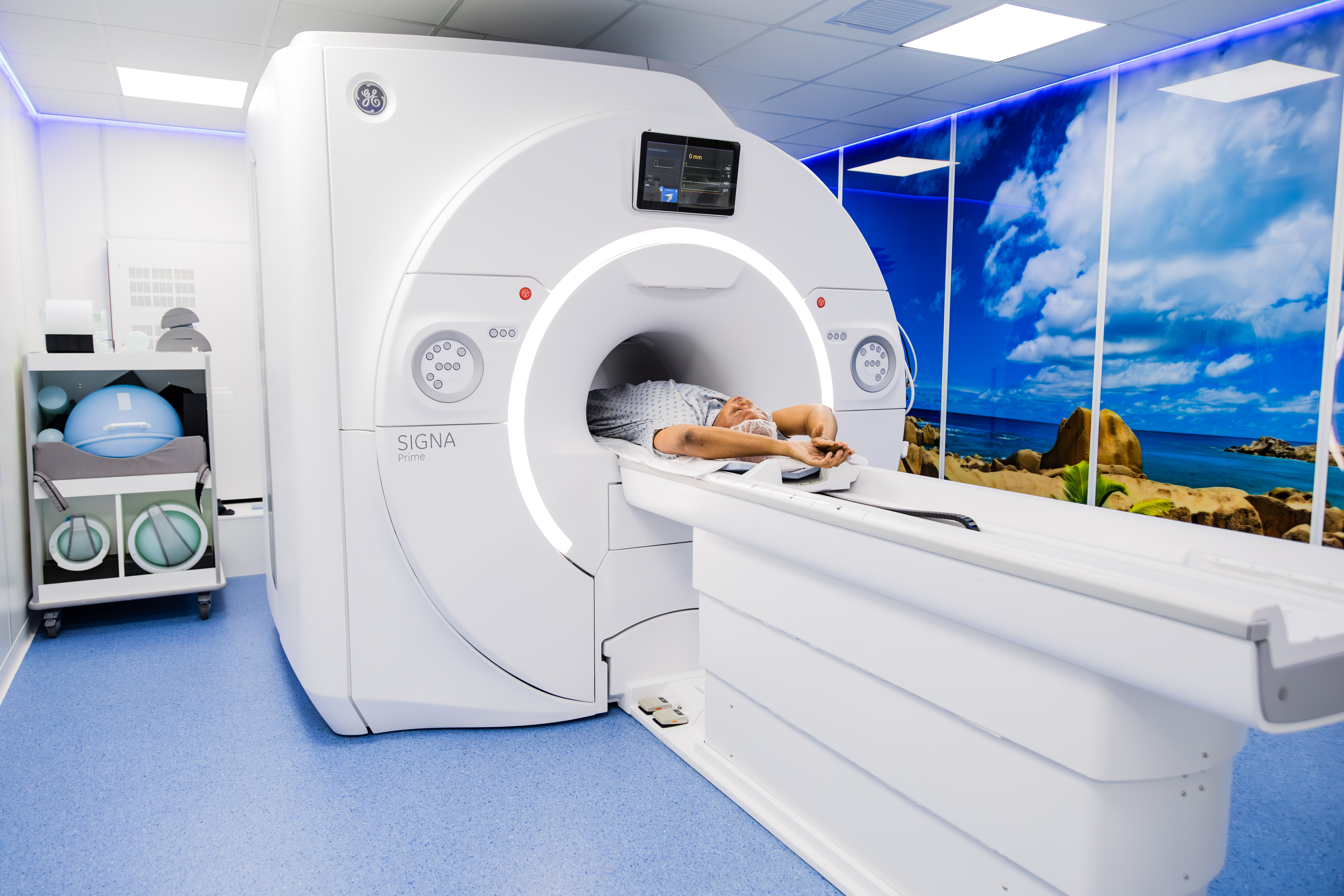 Premium GE 1.5 Tesla MRI Suite at La Clinic Du Corps