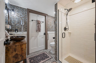 Peacock Room Bathroom