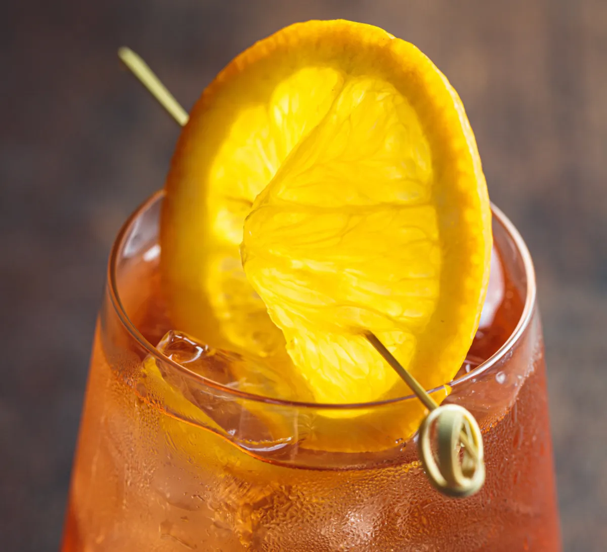 Spritz with aperol, elderflower and berry
