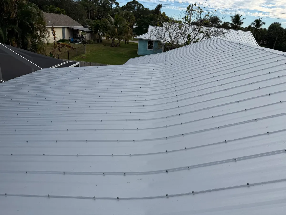 Completed commercial roofing project in South Florida
