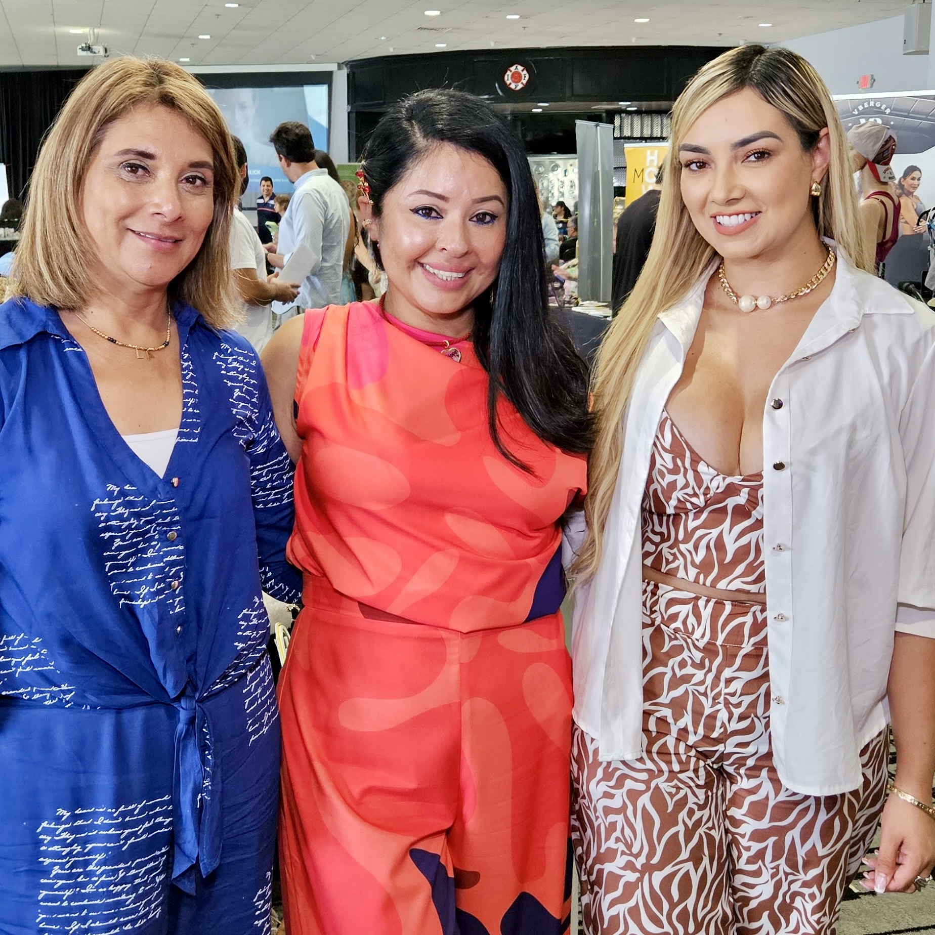 Empresarios e inversores latinos haciendo networking