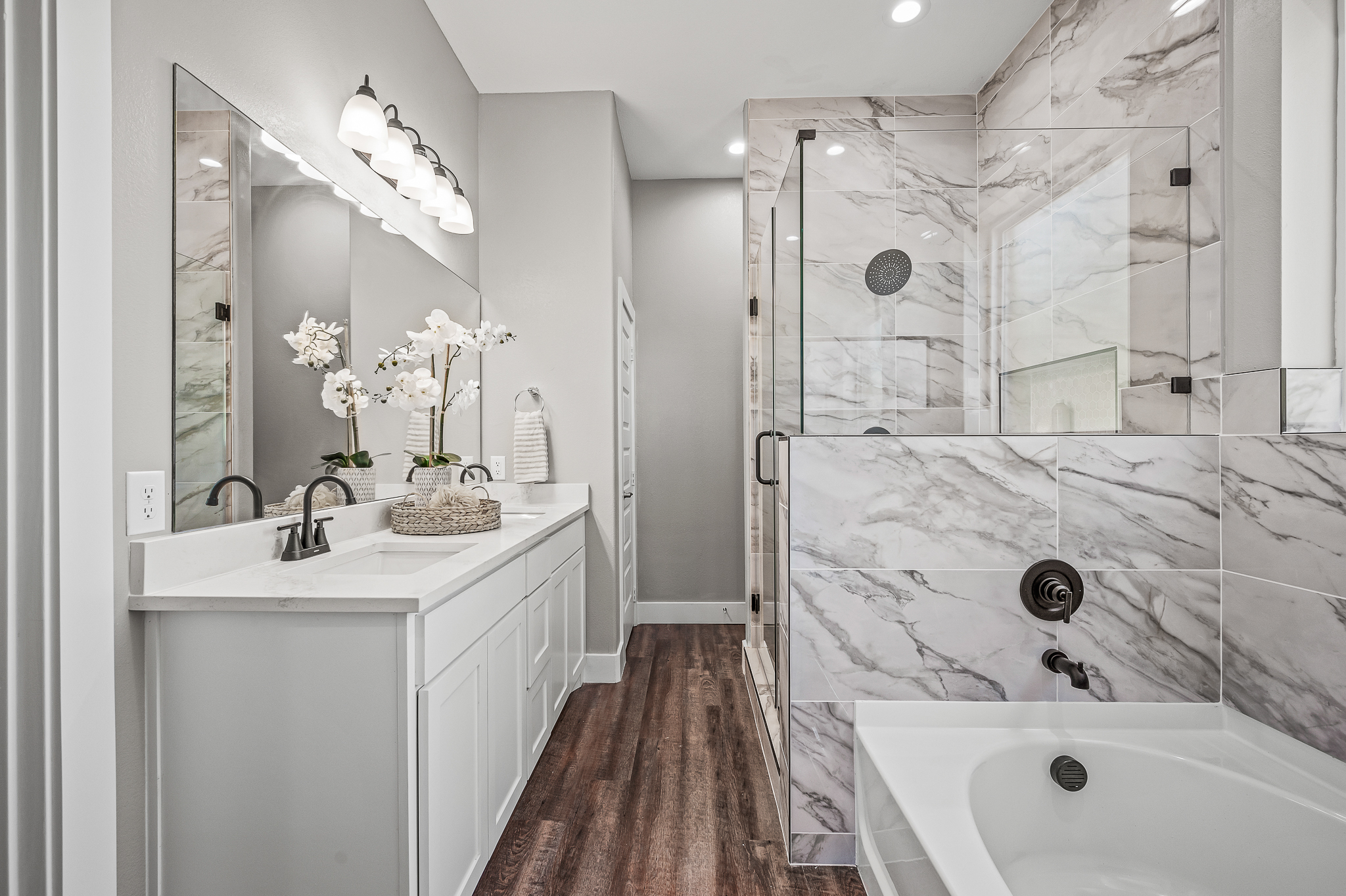 Luxury Master Bathroom Interior