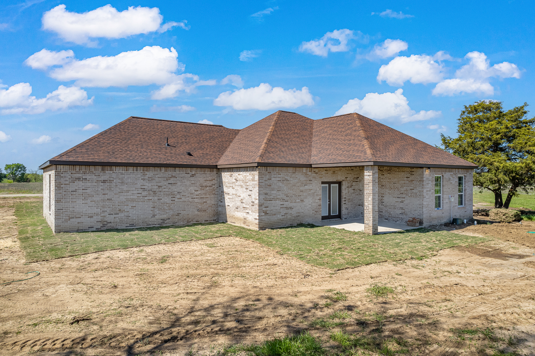Texas Prime primary suite with balcony overlooking lake