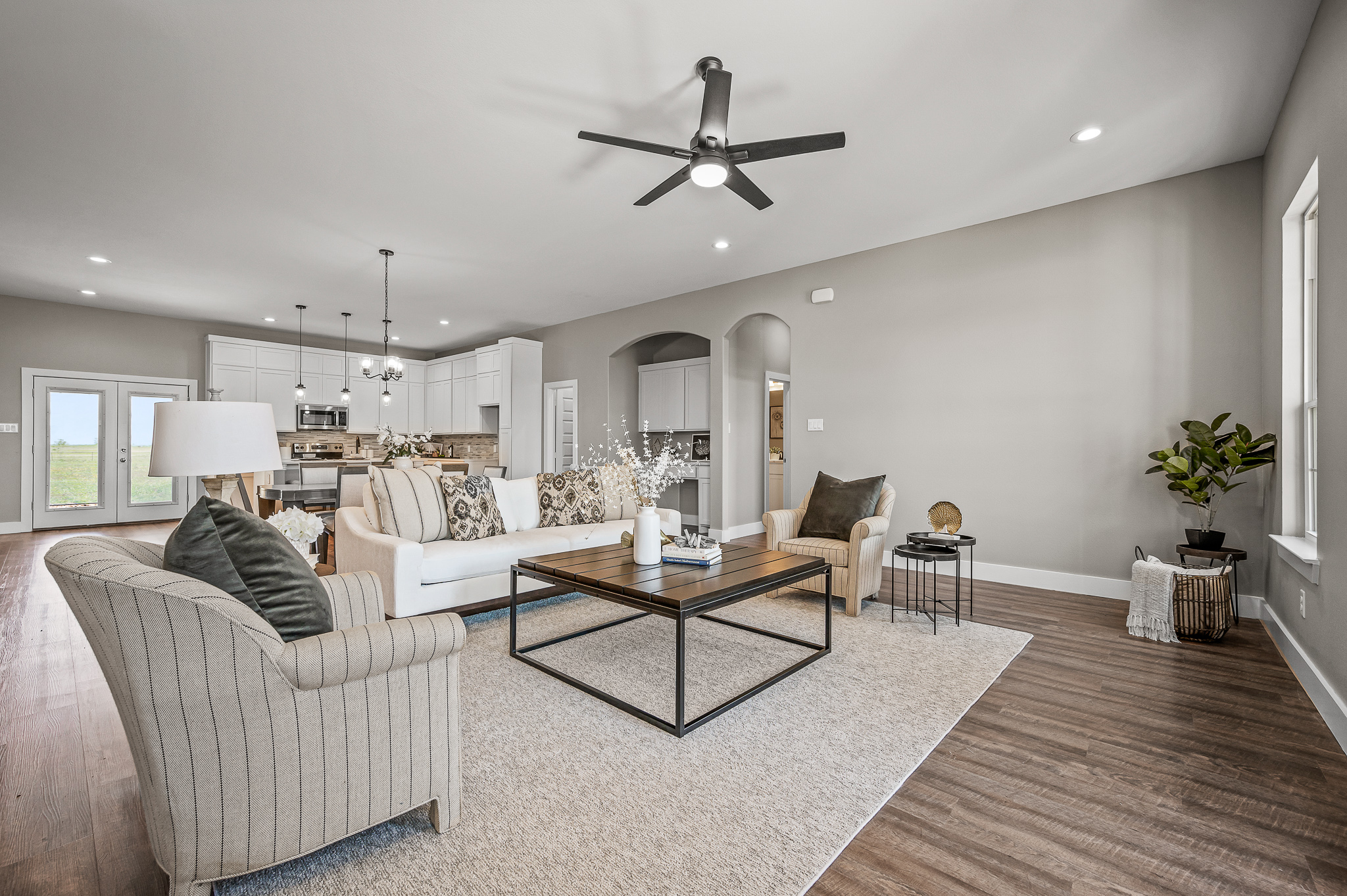 Texas Prime primary suite with balcony overlooking lake