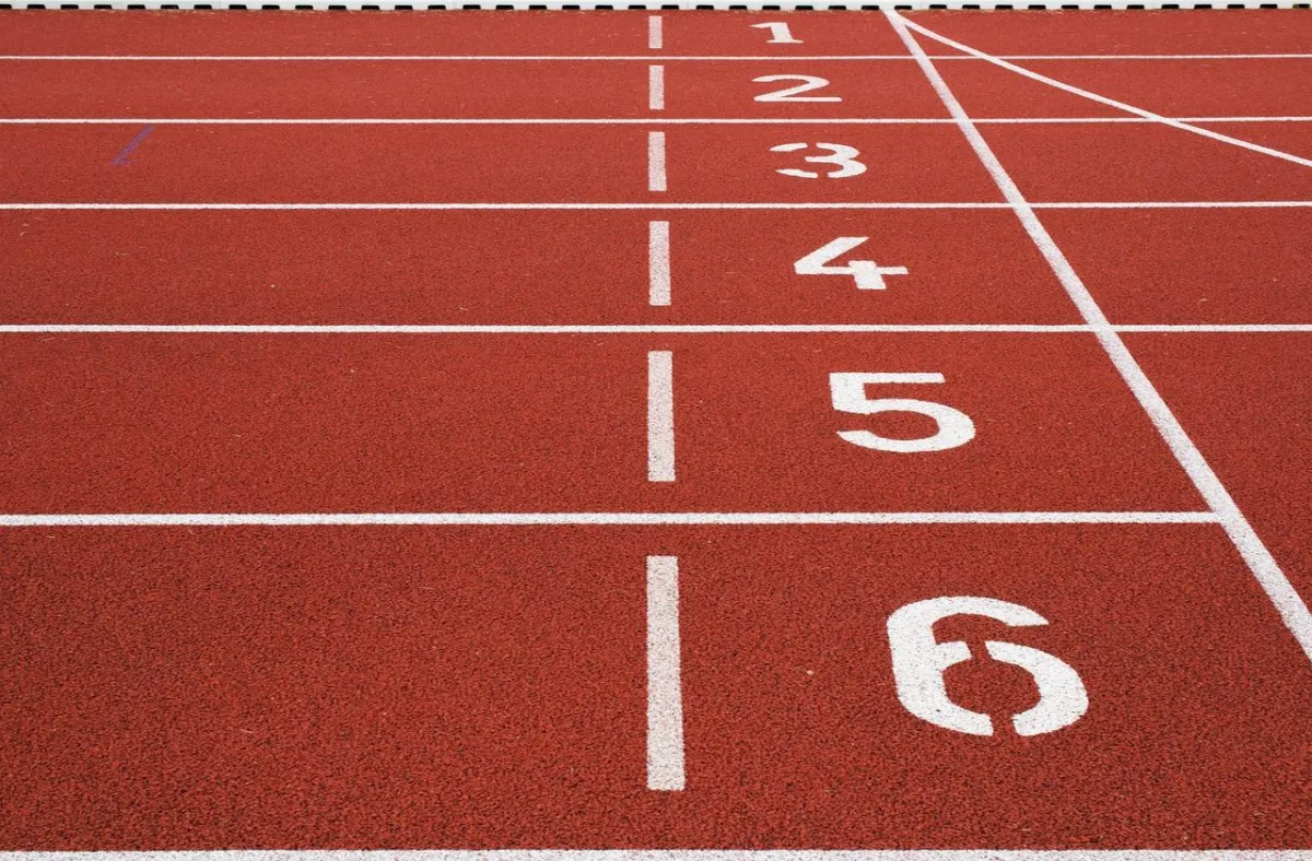 image of the starting line with 6 track lanes