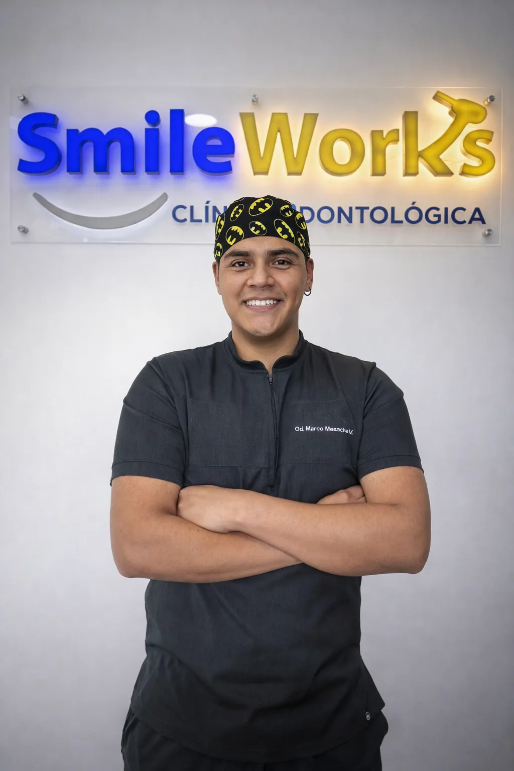 Retrato profesional del cirujano en el consultorio