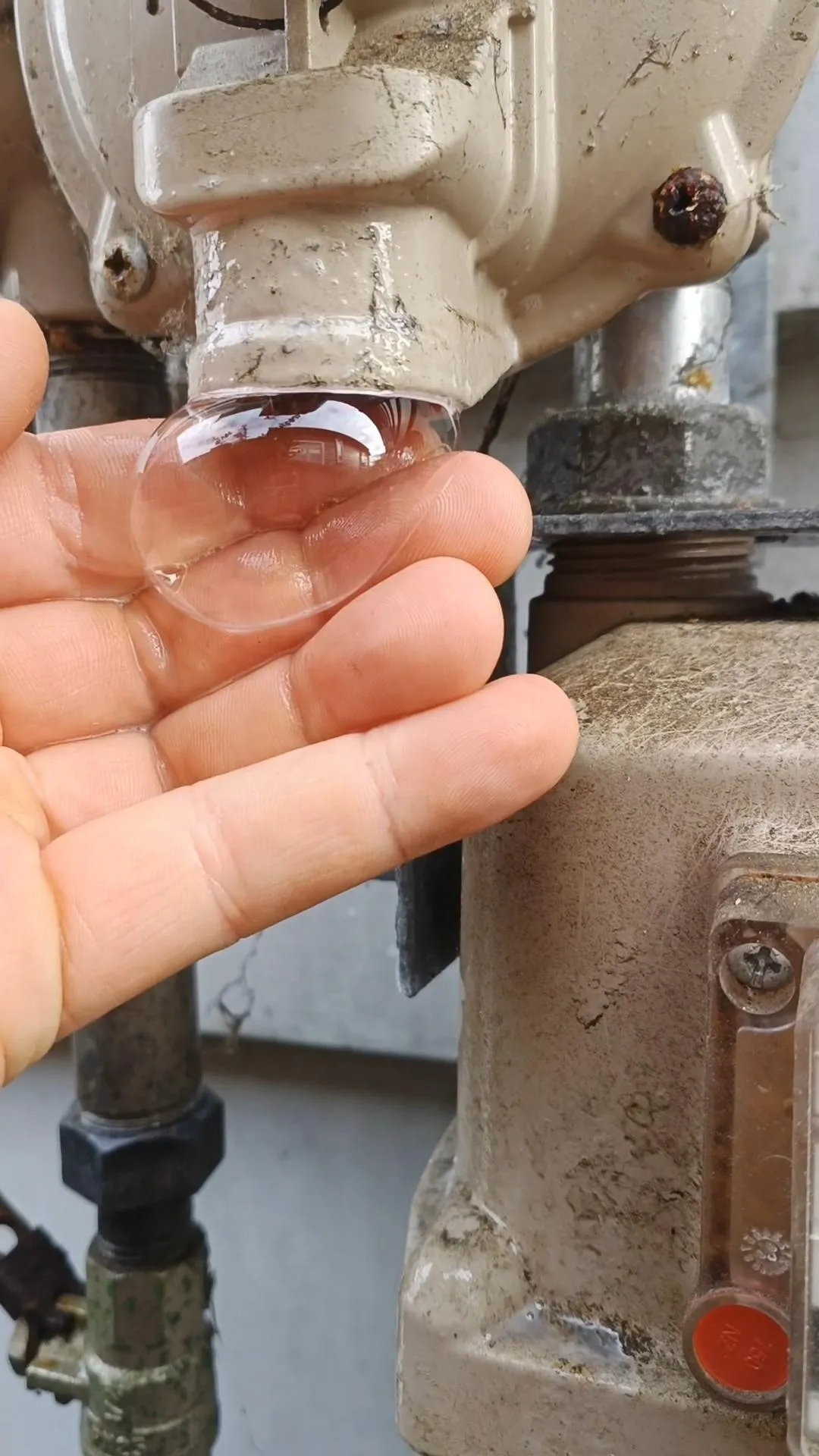 leaking-regulator-on-gas-meter