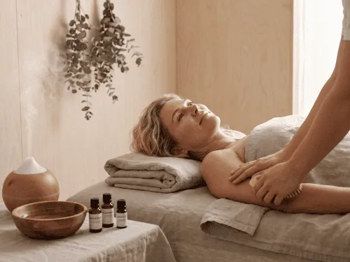 aromatisk massage med tørbørstning