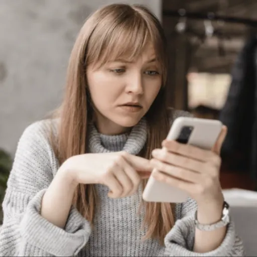 woman feeling confused in dating, representing confused partnership seeker pattern