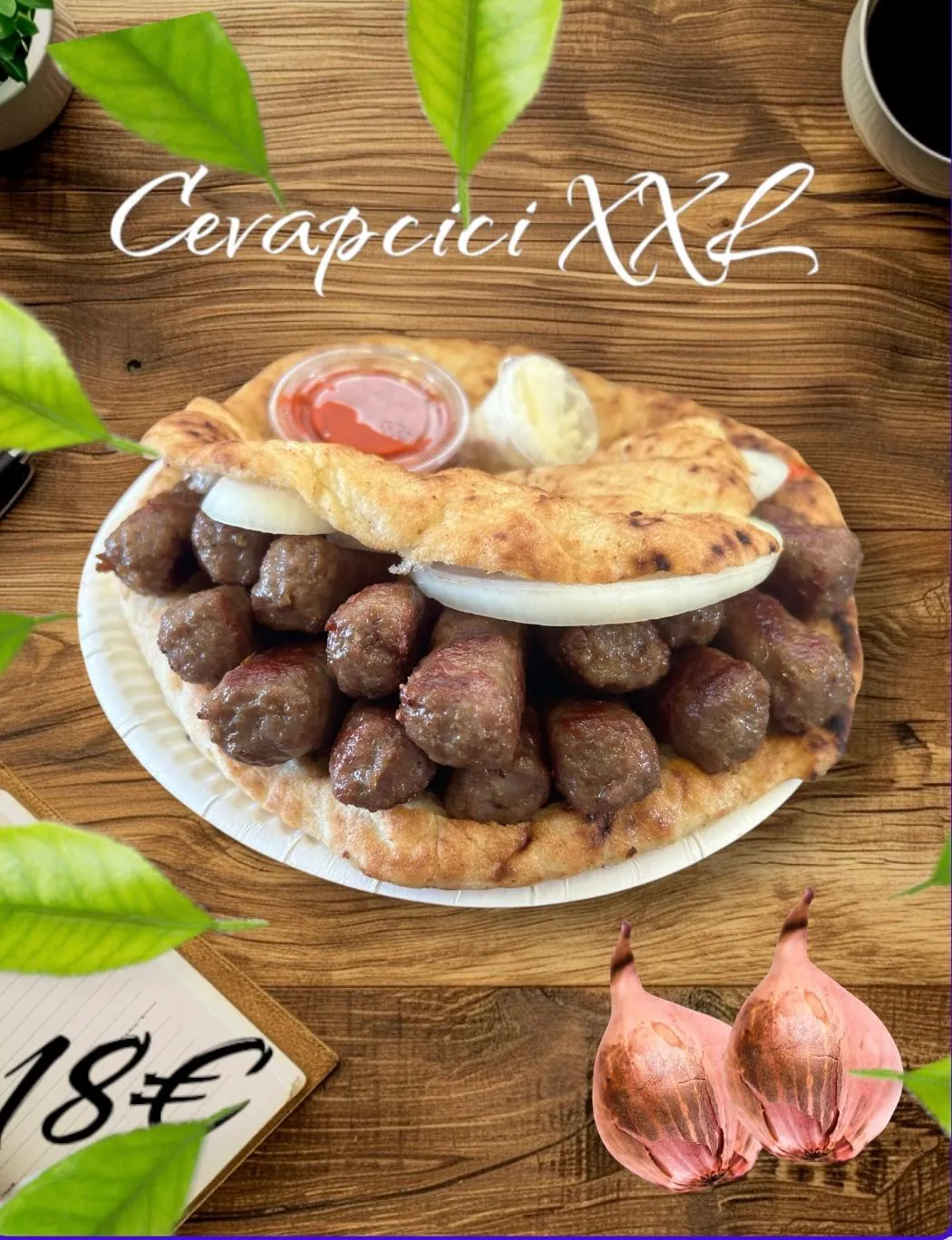 König Cevapcici Special: Große Portion Cevapcici in heißem Fladenbrot mit Zwiebeln, Ajvar, Kajmak (Schmand)