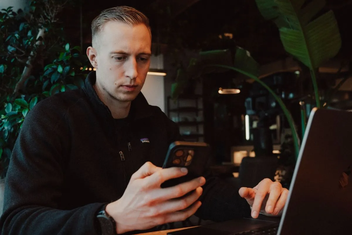 Robinson Bentler plant am Laptop und Smartphone ein individuelles Training