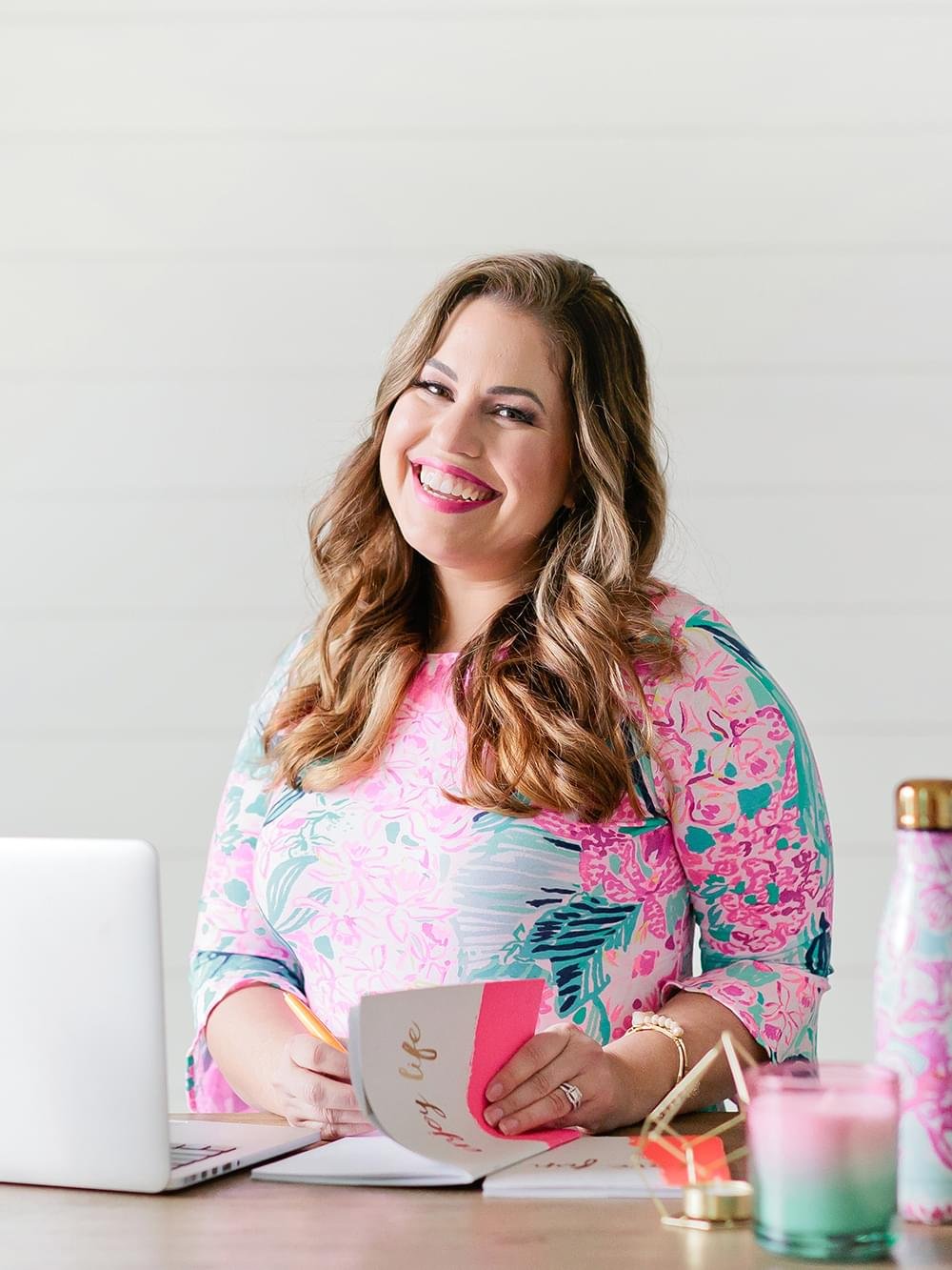 Amber Housley, a female business coach and marketing strategist