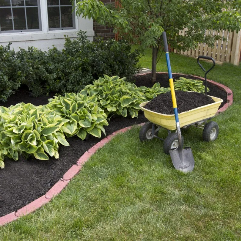 Benefits of Mulching With Double Shredded Hardwood Mulch