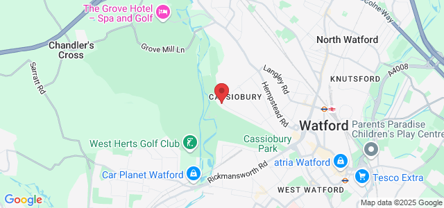 153 Parkside Dr, Watford WD17 3BA, UK
