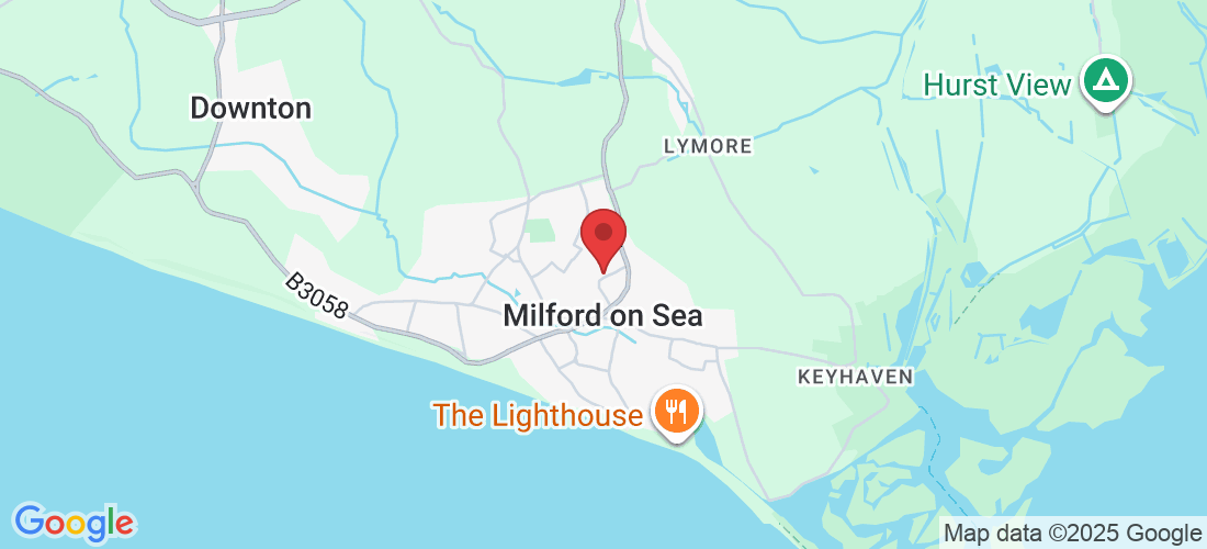 Greenbanks Cl, Milford on Sea, Lymington SO41 0SQ, UK