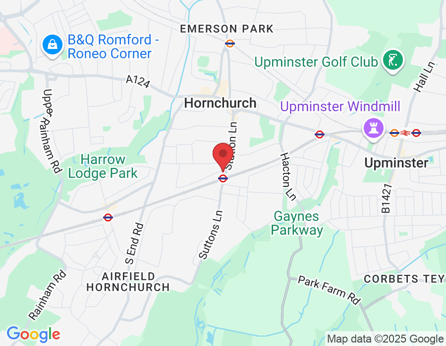 Railway Hotel, Station Ln, Hornchurch RM12 6SB, UK