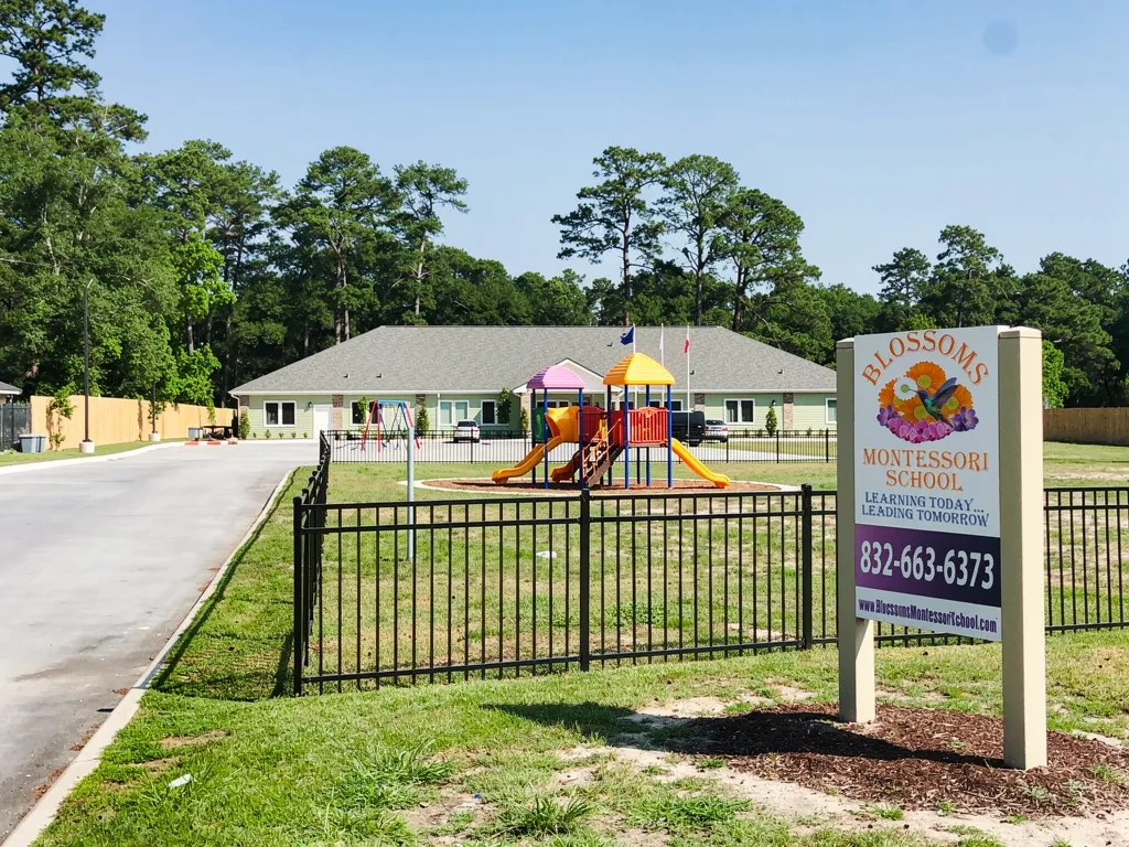 Montessori vs. Traditional Preschool: 10 Differences Parents Choosing the Best Daycare or Preschool Should Know