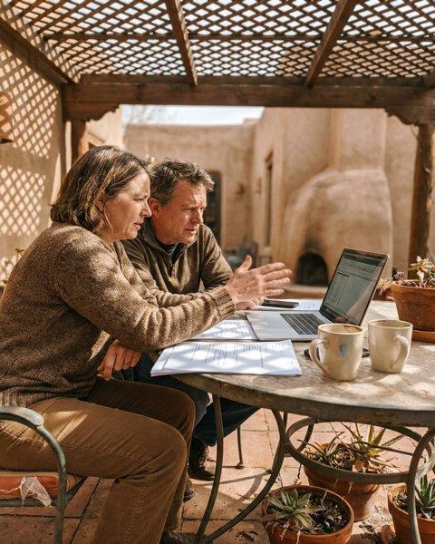 A steady housing market in Albuquerque–Santa Fe is changing the playbook for sellers, price growth is calm, buyer demand is balanced, and both sides have more negotiating power than in past years. This isn’t about chasing the highest offer in a frenzy; it’s about how flexibility can become a seller’s biggest advantage. 🏡