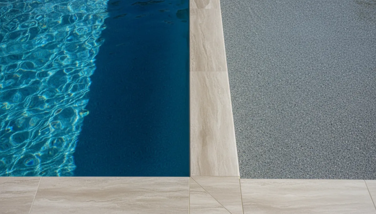 Comparison of smooth fiberglass pool surface and rough plaster surface Comparison of smooth fiberglass pool surface and rough plaster surface