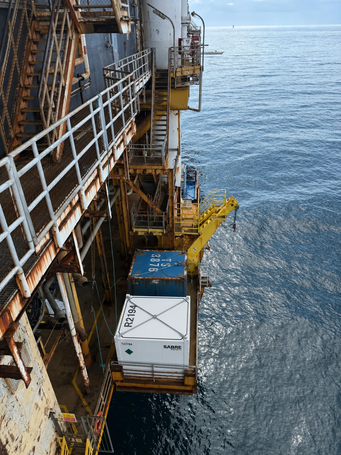 Sabre Safety offshore breathing air cascade container system
