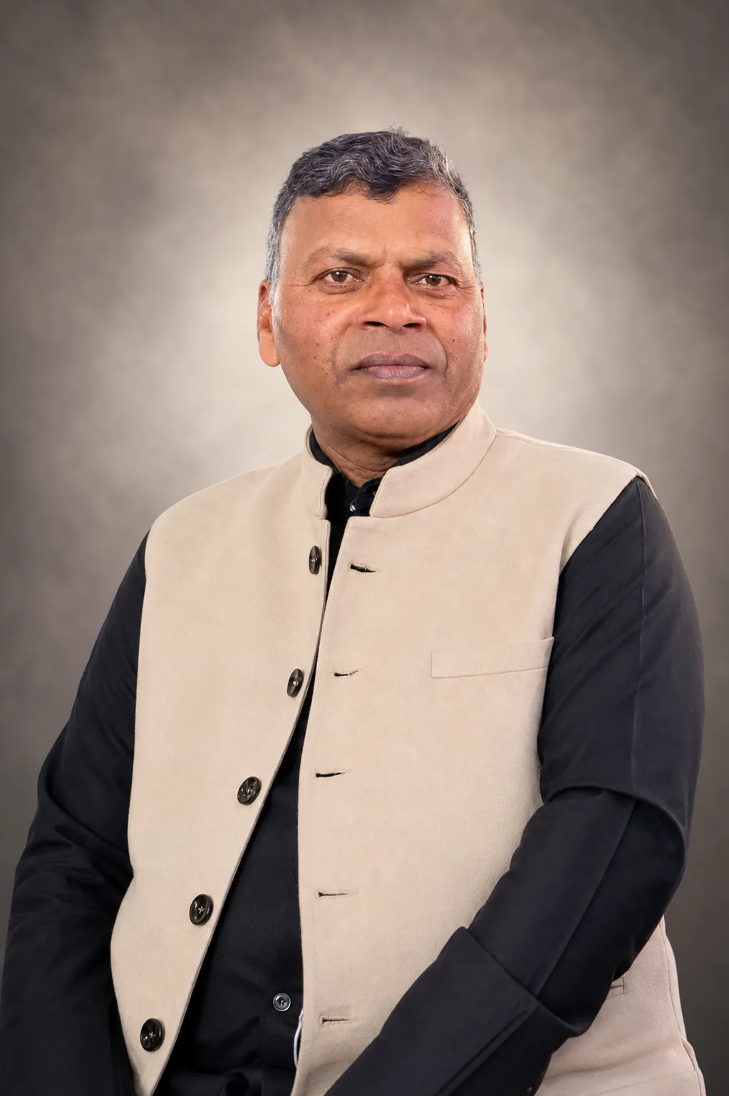 Professional financial advisor consulting with Indian parents